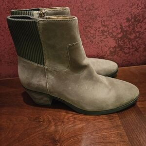 Vionic Shantelle Waterproof Boot Booties Size 6.5